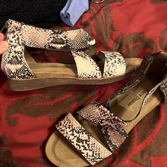 Ladies Pierre Dumas Snake skin sandals 10M like new - Picture 2 of 3